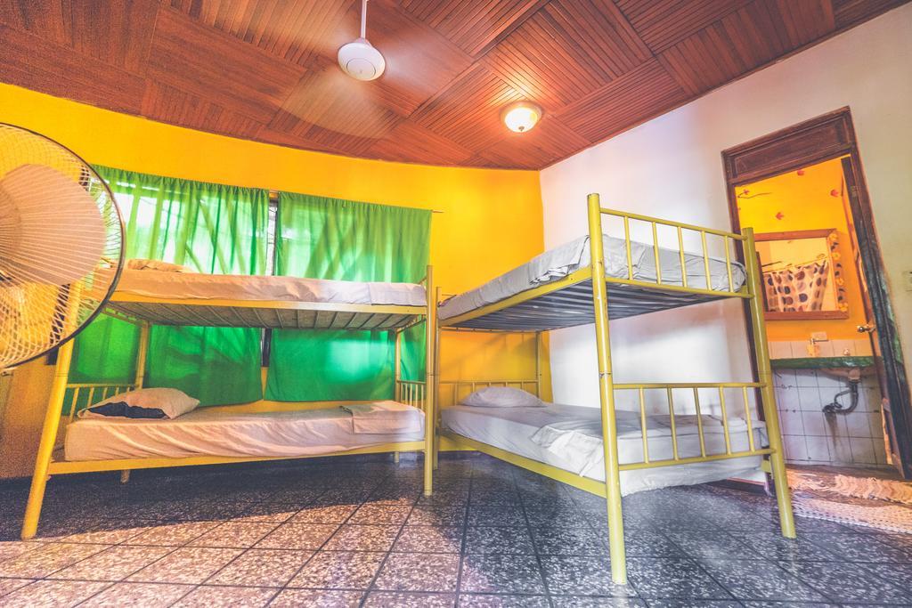 Pura Vida Hostel Tamarindo Eksteriør billede