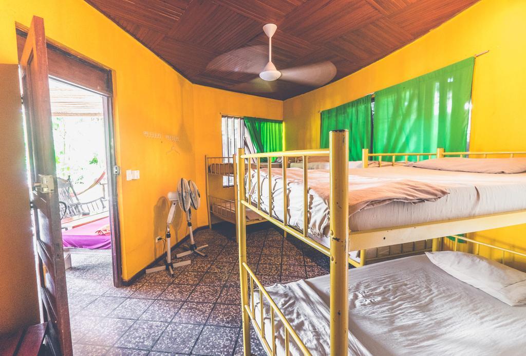 Pura Vida Hostel Tamarindo Eksteriør billede