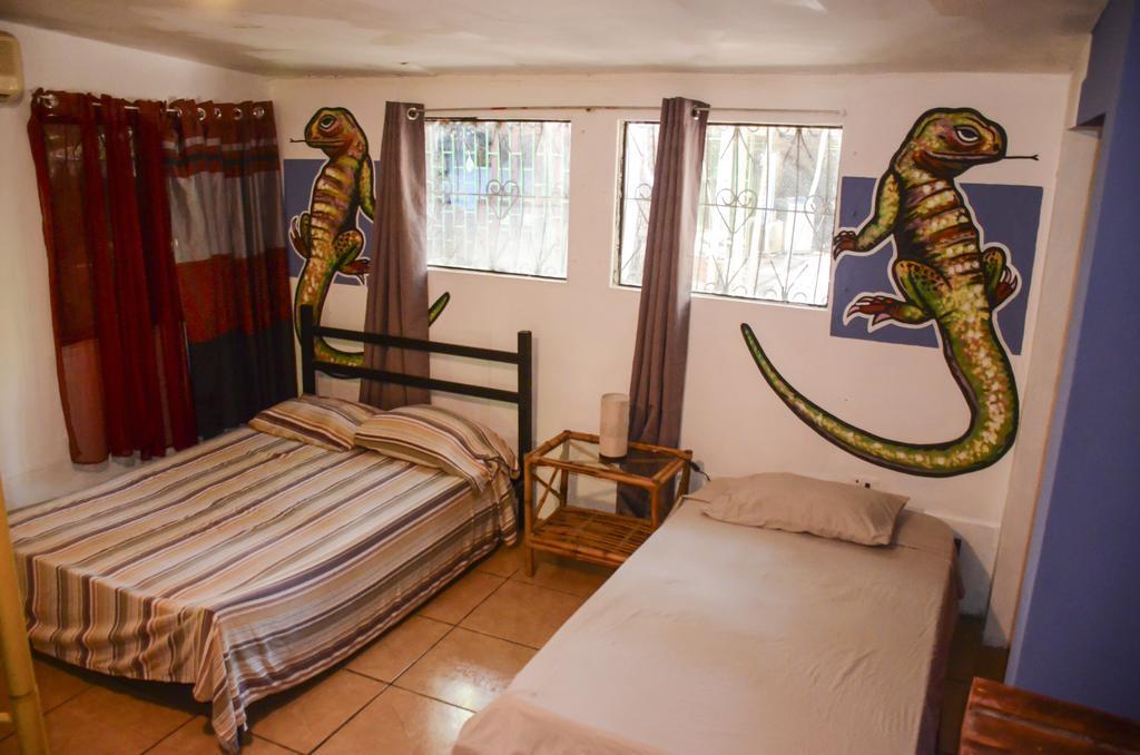 Pura Vida Hostel Tamarindo Eksteriør billede